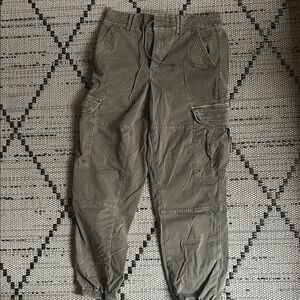 Cargo Pants in Olive Green